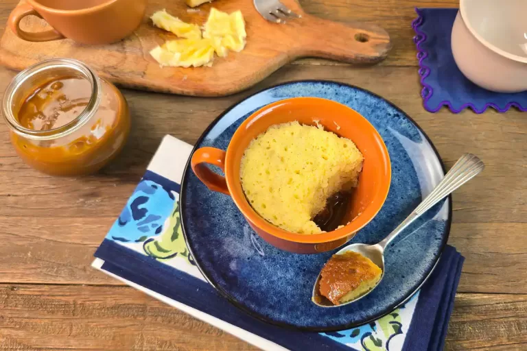 Receita de Bolo de caneca de banana com doce de leite