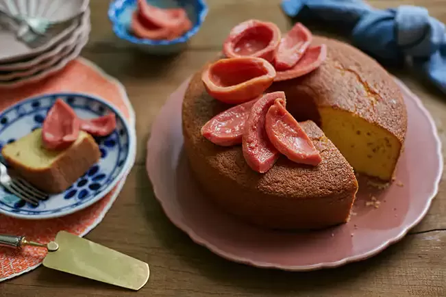 Receita de Bolo de fubá com compota de goiaba