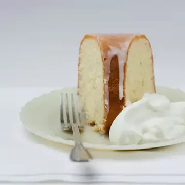 Bolo de limão com glacê
