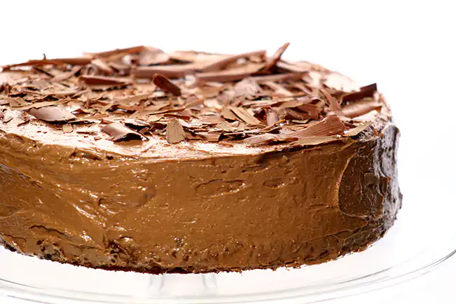 Bolo em camadas de chocolate
