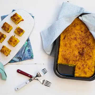 Bolo salgado de milho com pimentão