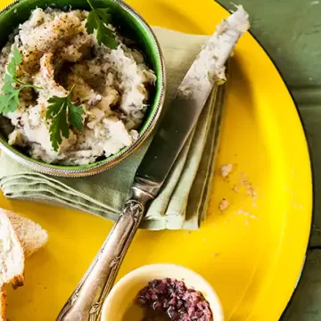 Brandade de bacalhau com tapenade de azeitonas