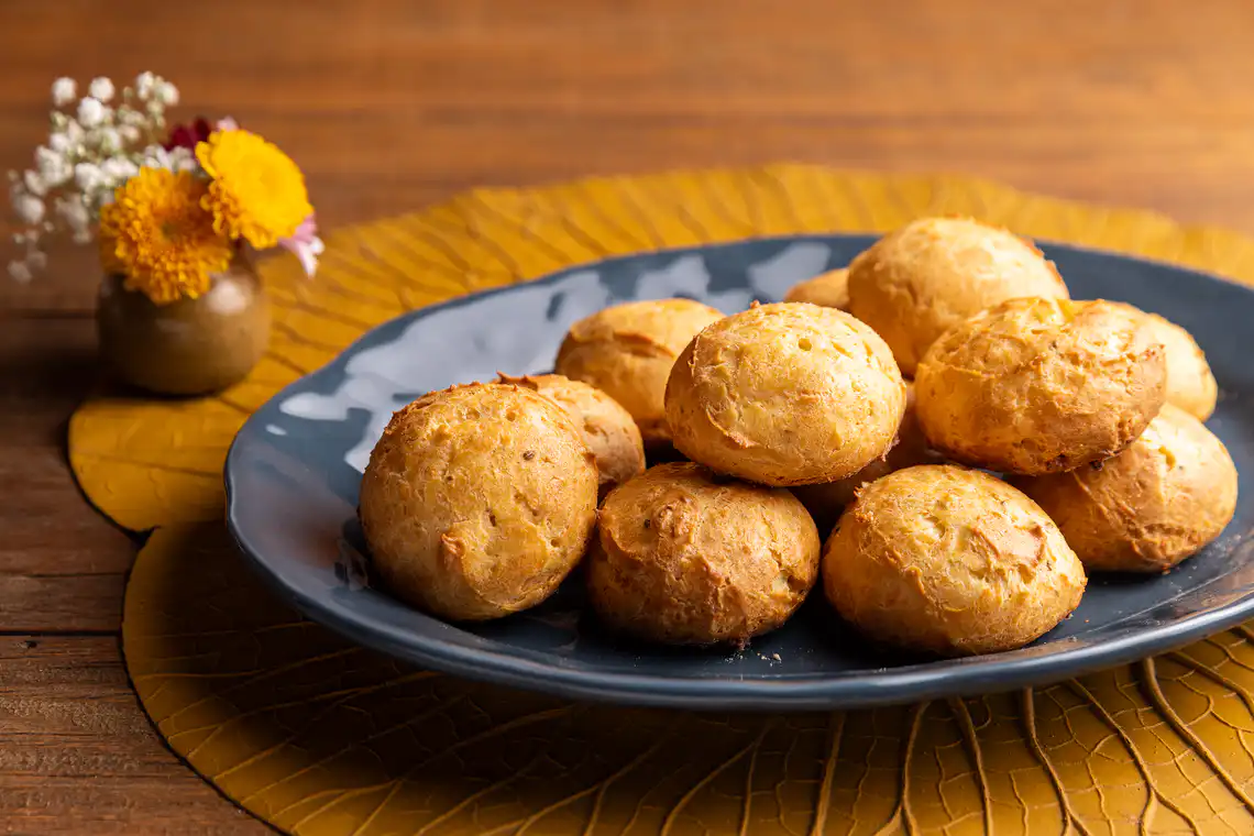 Broa de fubá com queijo