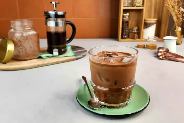 Receita de Café gelado com cacau e especiarias