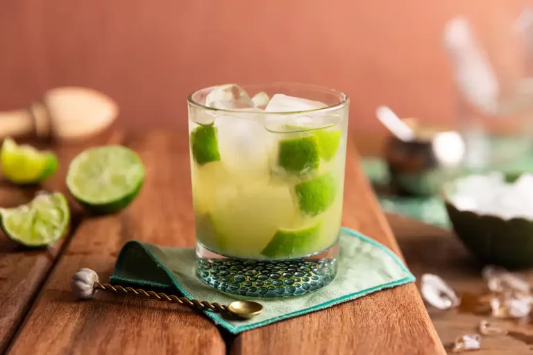 Receita de Caipirinha clássica de limão