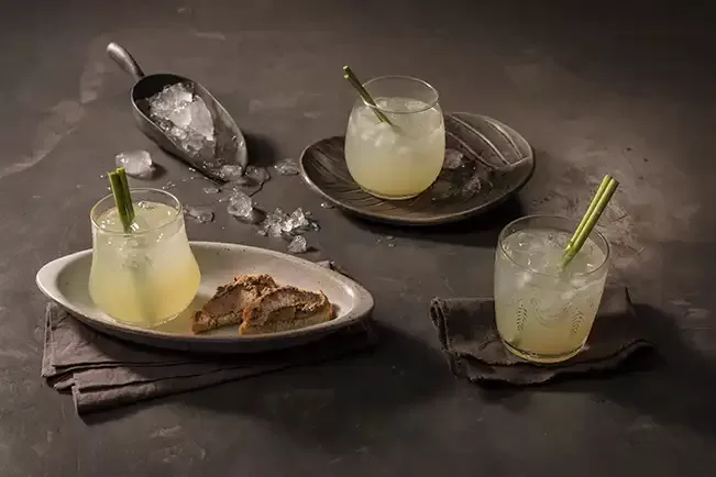 Receita de Caipirinha de limão com capim-cidreira