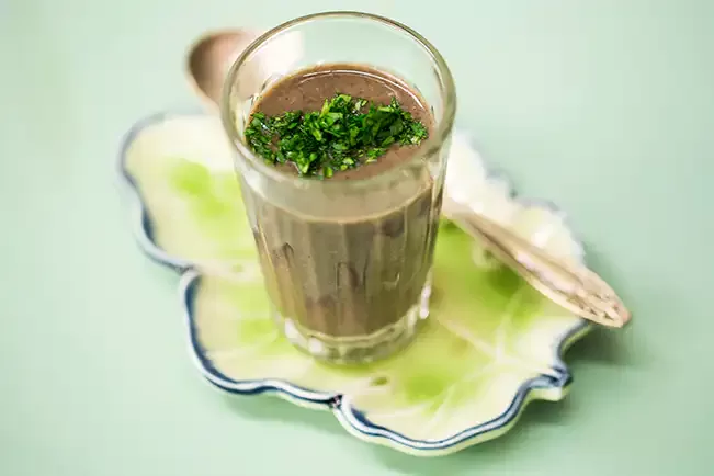 Receita de Caldinho de feijão-preto com pimentão