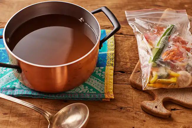 Caldo de legumes econômico (reaproveitamento)