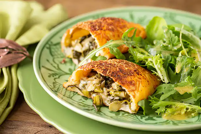 Calzone de escarola com queijo