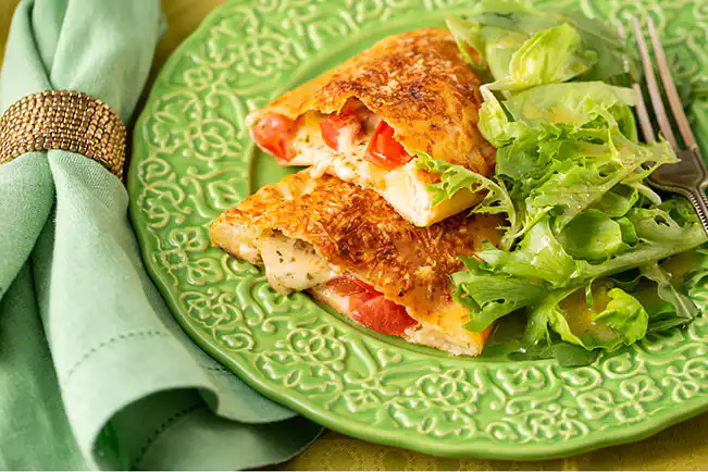 Calzone de queijo com tomate