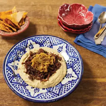 Carne com homus (Hummus Ma Lahma)