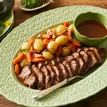 Carne de panela com batata e cenoura