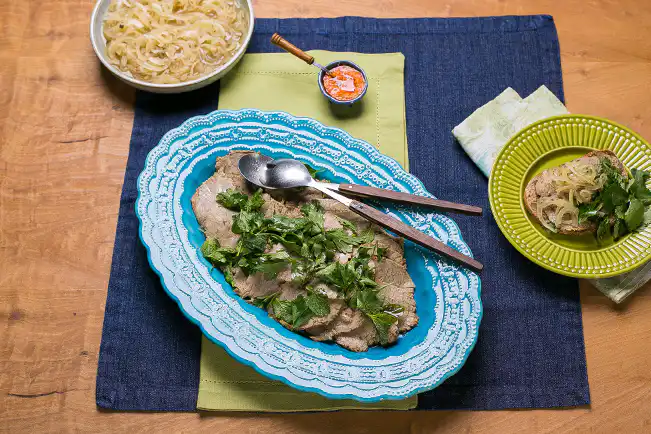 Carne louca acebolada