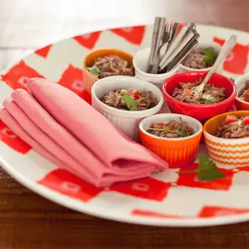 Carne louca desfiada com tomate