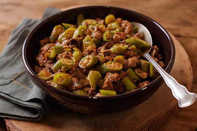 Carne moída com quiabo