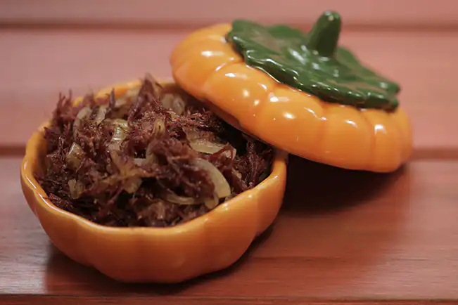 Carne-seca acebolada