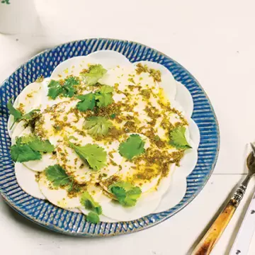 Carpaccio de palmito com molho de coentro