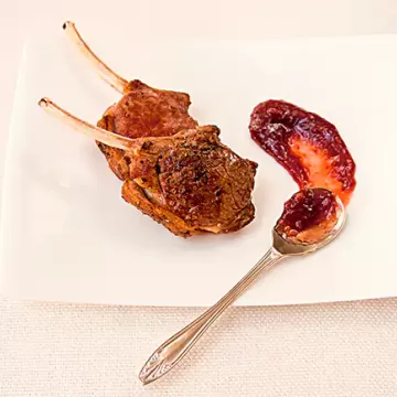 Carré de cordeiro com geleia de frutas vermelhas