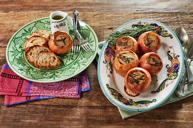 Receita de Cebolas assadas com manteiga e alecrim