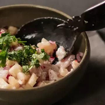 Ceviche de peixe com abacaxi