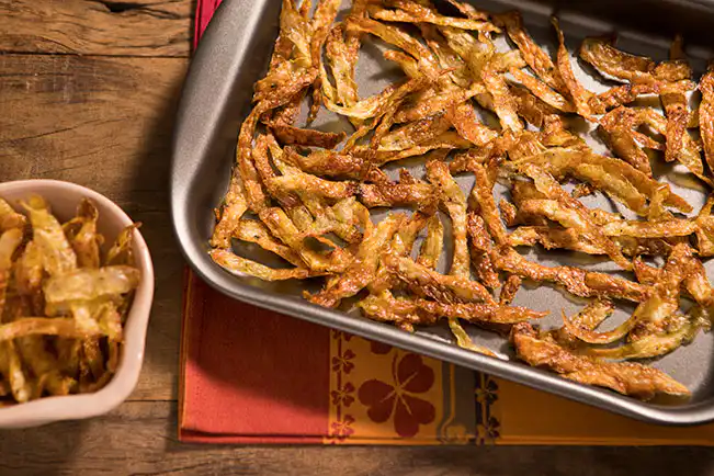 Chips assado de casca de batata