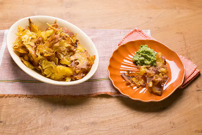 Chips de mandioca assada