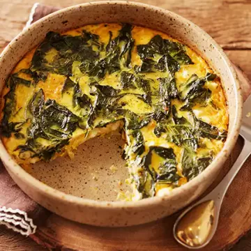 Clafoutis de abóbora com couve e queijo meia-cura