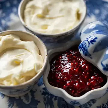 Clotted cream caseiro