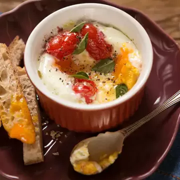 Cocotte de tomate, ricota e manjericão