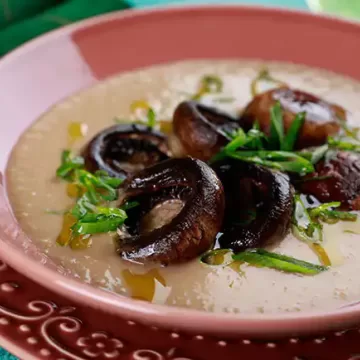 Cogumelo grelhado com molho cremoso de feijão-branco (reaproveitamento)