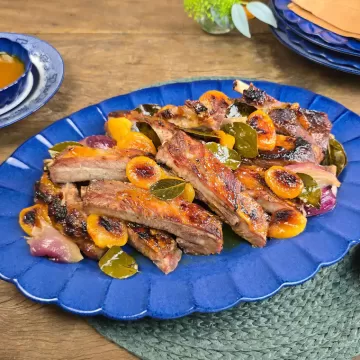 Costelinha de porco com geleia de damasco