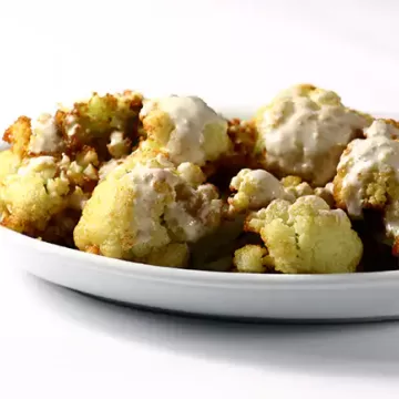 Couve-flor frita com molho de tahine