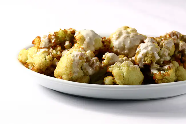 Couve-flor frita com molho de tahine