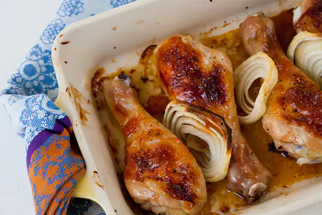 Coxa de frango com geleia de laranja e cebola