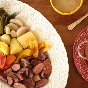 Cozido de carne com legumes e pirão