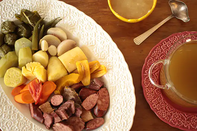 Cozido de carne com legumes e pirão