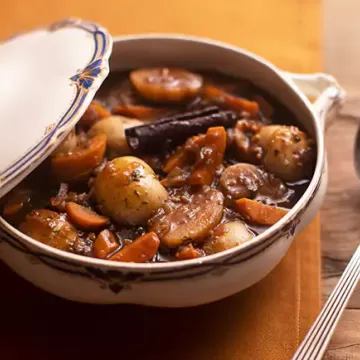 Cozido norueguês de legumes com cerveja (Lapskaus)