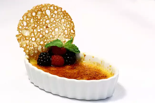 Receita de Crème brûlée de gengibre ao perfume de laranja e baunilha