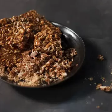 Crocante perfumado de castanha-de-caju