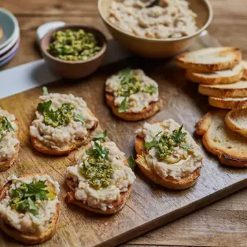 Crostini de feijão-branco