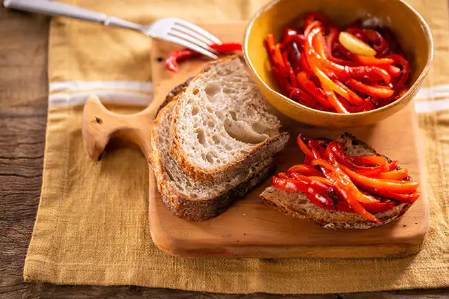 Crostini de pimentão com alho