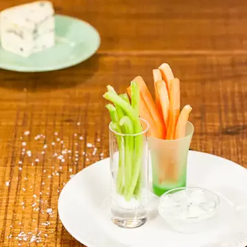 Crudités com dip de gorgonzola
