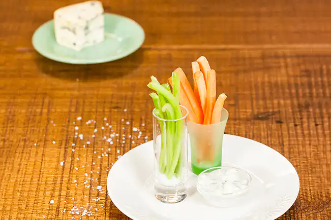 Crudités com dip de gorgonzola