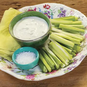 Crudités de salsão com dip de gorgonzola