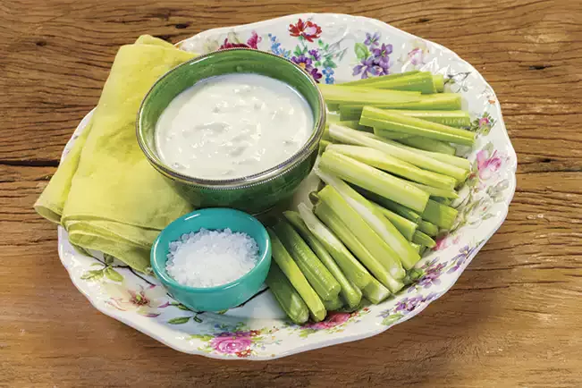 Receita de Crudités de salsão com dip de gorgonzola