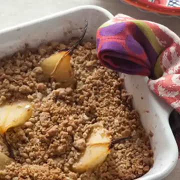 Crumble de peras ao vinho