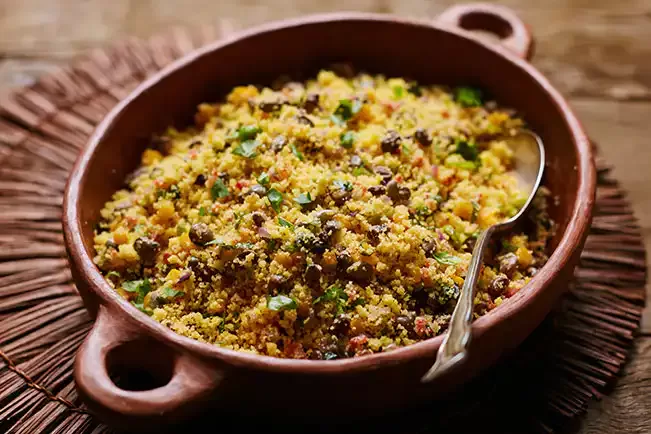 Receita de Cuscuz de milho com feijão-verde