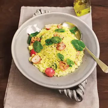 Cuscuz marroquino com rabanete e hortelã