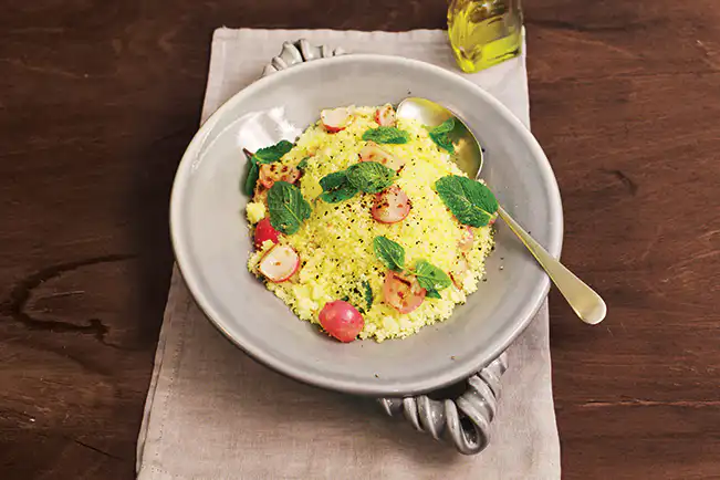 Cuscuz marroquino com rabanete e hortelã