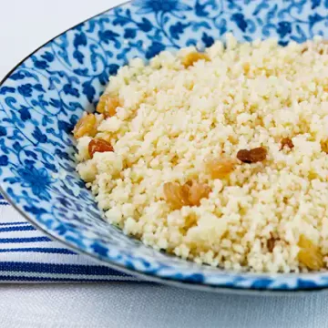 Cuscuz marroquino com uva-passa